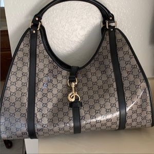 Gucci navy handbag in great condition